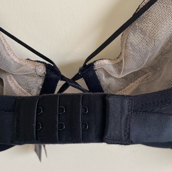 Victoria’s Secret Very Sexy Plunge Bra Black - Picture 5 of 9